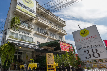 รีวิว ร้านนั่งสบายกลางถนนวัวลาย: Juice Street Good Belly Cafe เชียงใหม่