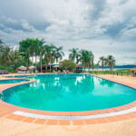 Kaengkrachan Boathouse Paradise Resort (แก่งกระจาน โบ๊ทเฮ้าส์ พาราไดซ์ รีสอร์ท)