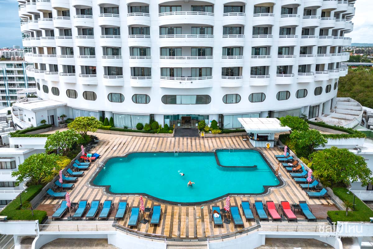 D Varee Jomtien Beach Pattaya (ดีวารี จอมเทียน บีช พัทยา) ห้อง Deluxe Oceanview 2 ท่าน, พัทยา