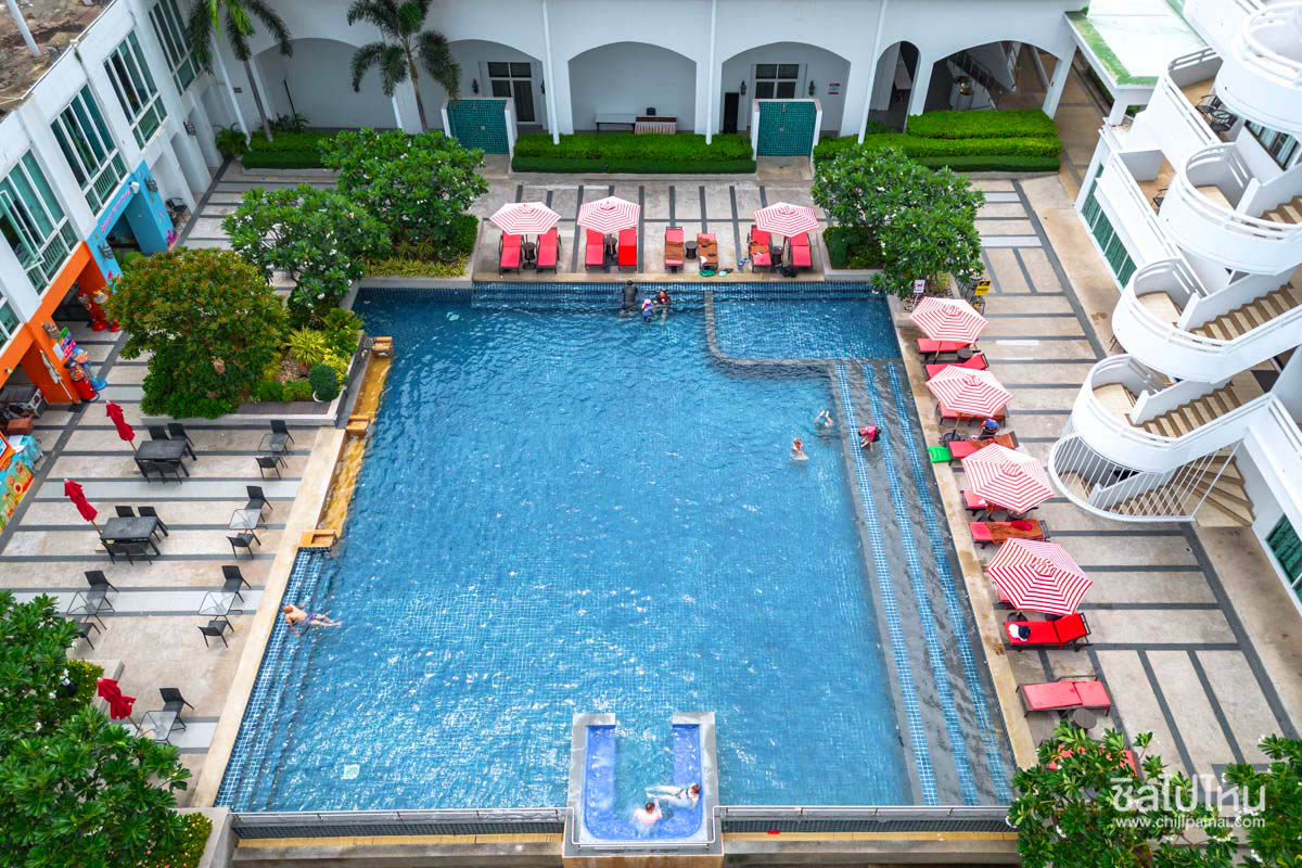 D Varee Jomtien Beach Pattaya (ดีวารี จอมเทียน บีช พัทยา) ห้อง Deluxe Oceanview 2 ท่าน, พัทยา