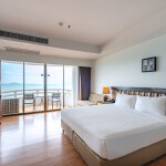 D Varee Jomtien Beach Pattaya (ดีวารี จอมเทียน บีช พัทยา) ห้อง Deluxe Oceanview 2 ท่าน, พัทยา