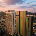 Holiday Inn and Suites Siracha Laemchabang (ฮอลิเดย์ อินน์ แอนด์ สวีท ศรีราชา แหลมฉบัง) ห้อง Standard  2 ท่าน ศรีราชา
