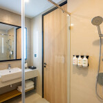Holiday Inn and Suites Siracha Laemchabang (ฮอลิเดย์ อินน์ แอนด์ สวีท ศรีราชา แหลมฉบัง) ห้อง Standard  2 ท่าน ศรีราชา