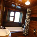 Kaengkrachan Boathouse Paradise Resort (แก่งกระจาน โบ๊ทเฮ้าส์ พาราไดซ์ รีสอร์ท) ห้อง Deluxe Lake View 2 ท่าน แก่งกระจาน