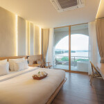 Le La Lake Resort and Spa (เลอ ลา เลค รีสอร์ท แอนด์ สปา) ห้อง Lake View Pool Access หรือ Lake View Panorama 2 ท่าน , แก่งกระจาน