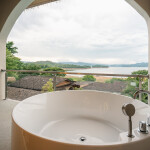 Le La Lake Resort and Spa (เลอ ลา เลค รีสอร์ท แอนด์ สปา) ห้อง Lake View Pool Access หรือ Lake View Panorama 2 ท่าน , แก่งกระจาน