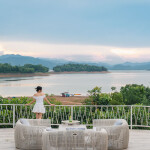 Le La Lake Resort and Spa (เลอ ลา เลค รีสอร์ท แอนด์ สปา) ห้อง Lake View Pool Access หรือ Lake View Panorama 2 ท่าน , แก่งกระจาน