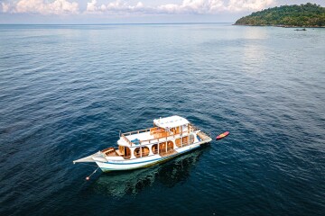 Maryn Voyage wooden boat trip to watch the sunset around Koh Lipe + shuttle bus