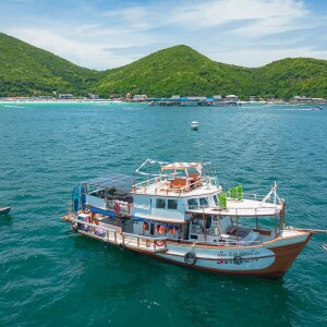 ล่องเรือประมงไทย ชมพลุ พัทยา รวมอาหารบุฟเฟต์ (จอย)