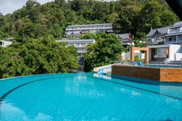 Namaka Resort Kamala (นามาคา รีสอร์ท กมลา) ห้อง Deluxe Sea View 2 ท่าน, ภูเก็ต