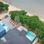 พูลวิลล่าพัทยา : DOJO POOL VILLA บ้าน 9 ห้องนอนติดทะเล สำหรับ 15-30 ท่าน