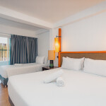 พูลวิลล่าพัทยา : DOJO POOL VILLA บ้าน 9 ห้องนอนติดทะเล สำหรับ 15-30 ท่าน