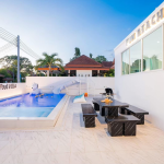 พูลวิลล่าพัทยา : Fun Beach Pool Villa สำหรับ 15 ท่าน