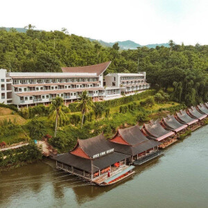 River Kwai Village (โรงแรม ริเวอร์แคว วิลเลจ) : ห้องคลิฟวิง หรือ ห้องพักแพ 2 ท่าน รวมอาหารเช้า+กิจกรรมสปา , กาญจนบุรี