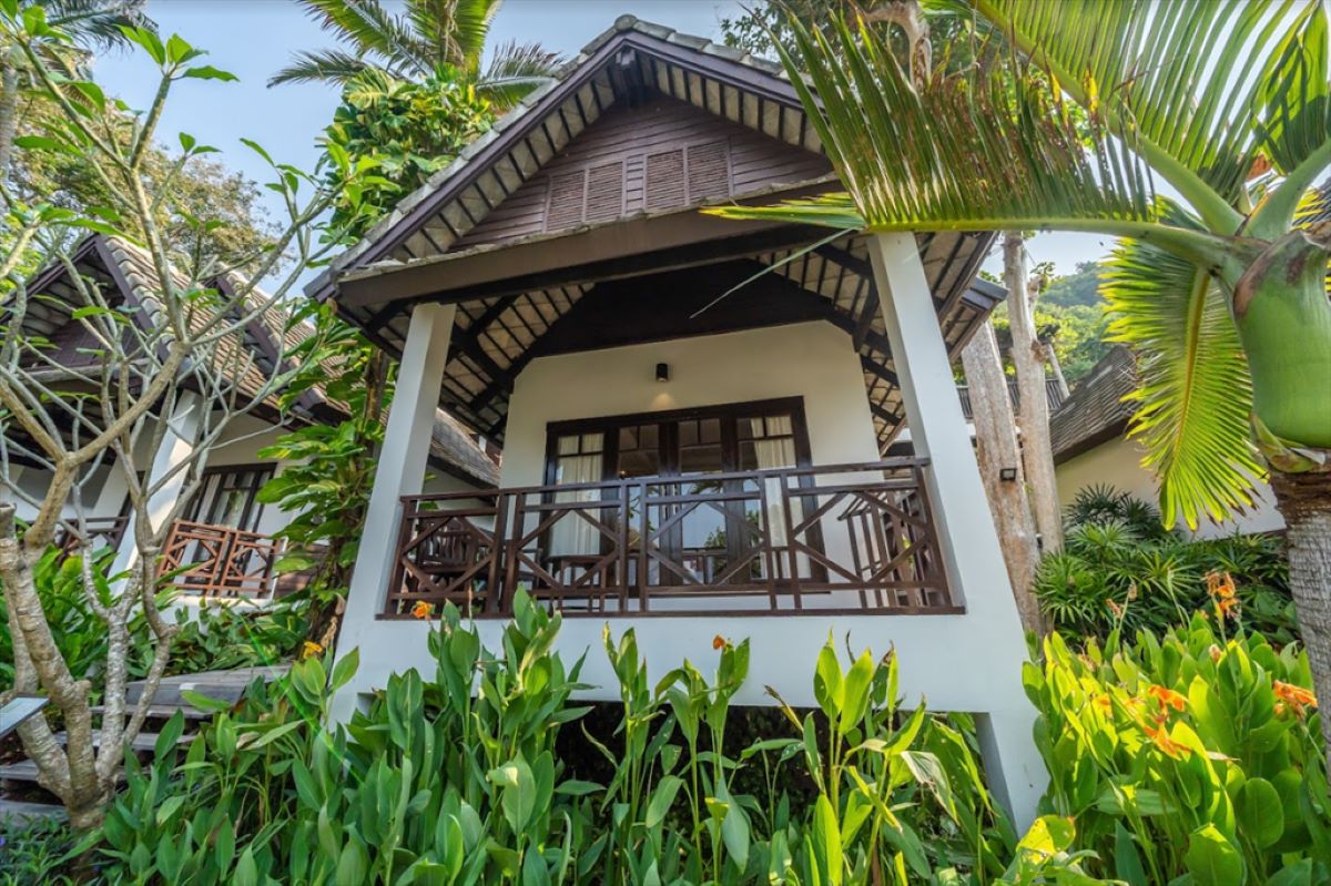 AO PRAO RESORT (อ่าวพร้าว รีสอร์ท) + เรือเร็วรับส่งไป-กลับ , เกาะเสม็ด