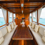 One Day Trip ล่องเรือไม้ Sea View ดำน้ำอ่าวแสมสาร เล่นน้ำ ทานอาหารซีฟู้ด ขึ้นเที่ยวบนเกาะ (เหมาลำ6-12ท่าน)