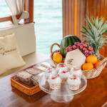 One Day Trip ล่องเรือไม้ Sea View ดำน้ำอ่าวแสมสาร เล่นน้ำ ทานอาหารซีฟู้ด ขึ้นเที่ยวบนเกาะ (เหมาลำ6-12ท่าน)