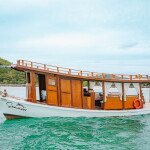 One Day Trip ล่องเรือไม้ Sea View ดำน้ำอ่าวแสมสาร เล่นน้ำ ทานอาหารซีฟู้ด ขึ้นเที่ยวบนเกาะ (เหมาลำ6-12ท่าน)