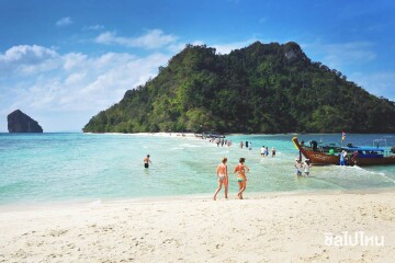 One Day Trip Krabi: 4 Islands Tour + Talay Waek (Separated Sea) by Longtail Boat + Lunch + Transfer