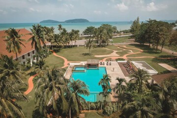 The Nouveau Chumphon Beach Resort & Golf (เดอะนูโว ชุมพร บีช รีสอร์ท แอนด์ กอล์ฟ) ห้อง Superior garden side 2 ท่าน , ชุมพร