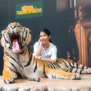 บัตรผ่านประตู + เดินป่ากับเสือ สวนเสือศรีราชาที่สวนสัตว์ Tiger Topia Zoo ไทเกอร์โทเปีย สำหรับ 1 ท่าน, ชลบุรี