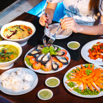 ลอยกระทง : Unicorn Cruise : บุฟเฟ่ต์ดินเนอร์บนเรือหรูล่องแม่น้ำเจ้าพระยา