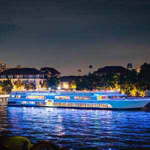 ลอยกระทง : White Orchid River Cruise บุฟเฟ่ต์ดินเนอร์บนเรือหรูล่องแม่น้ำเจ้าพระยา สำหรับผู้ใหญ่ 1 ท่าน