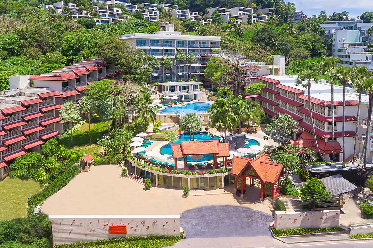 Chanalai Flora Resort (ชนาลัย ฟลอร่า รีสอร์ท, หาดกะตะ) ห้อง  Deluxe Pool View  2 ท่าน + อาหารเช้า, ภูเก็ต