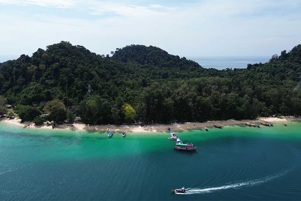 แพ็คเกจตรัง 3 วัน 2 คืน พักที่ Dugong Village + Rua Rasada Trang  + เดย์ทริป 4 เกาะ + รถเช่า 48 ชม.