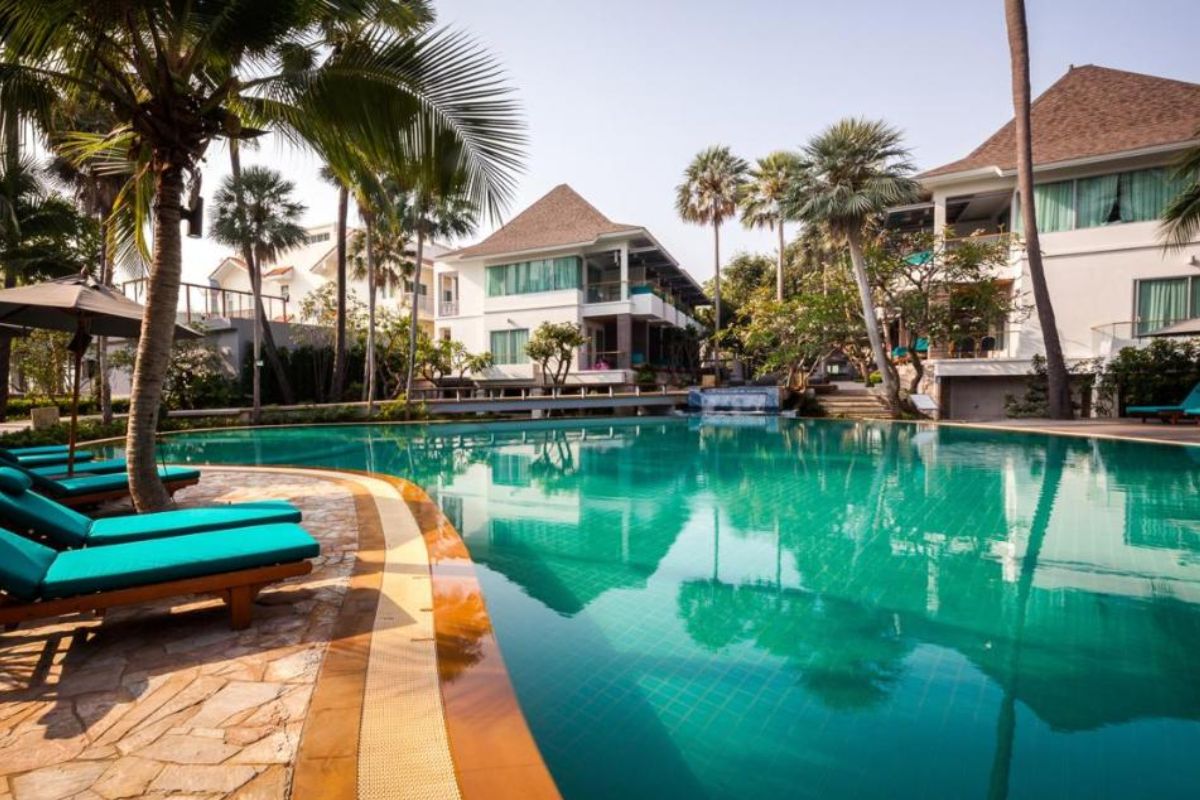 ที่พักติดทะเลชะอำเพชรบุรี Bannpantai Resort
