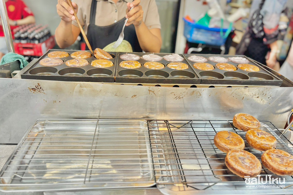 ตะลุยกิน 10 ร้านสตรีทฟู้ดเยาวราช 2025 (2025 年夜游唐人街，畅享 10 家超火爆街头美食)