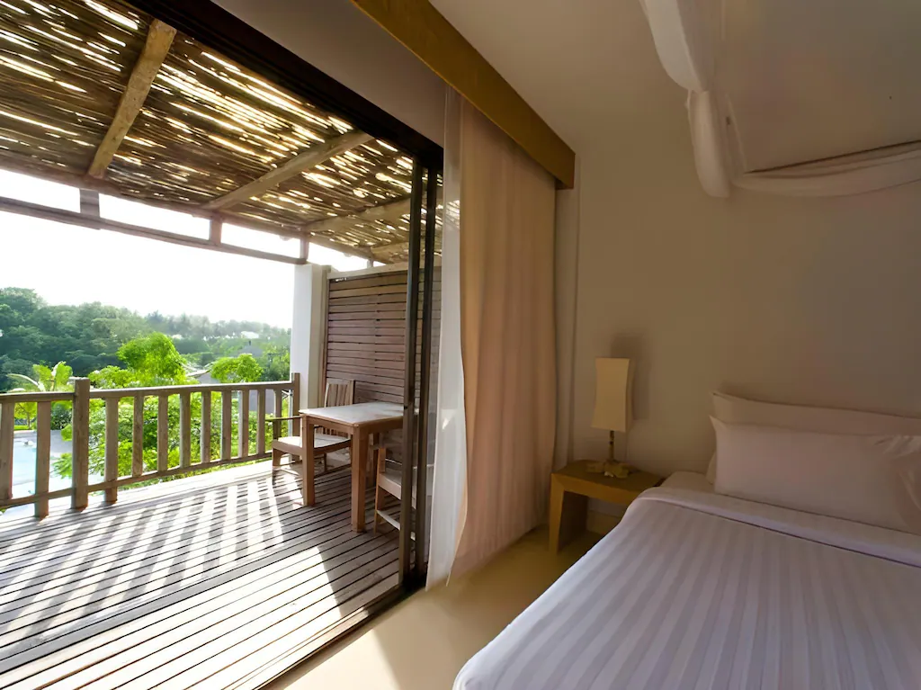 รีวิว แพ็คเกจเกาะช้าง 3 วัน 2 คืน พักที่ AANA Villas Koh Chang + อาหาร 4 มื้อ + ทัวร์ดำน้ำ 4 เกาะ + พายคายัค และล่องเรือชมหิ่งห้อย เริ่มต้นคนละ 2,690 บาท/ท่าน