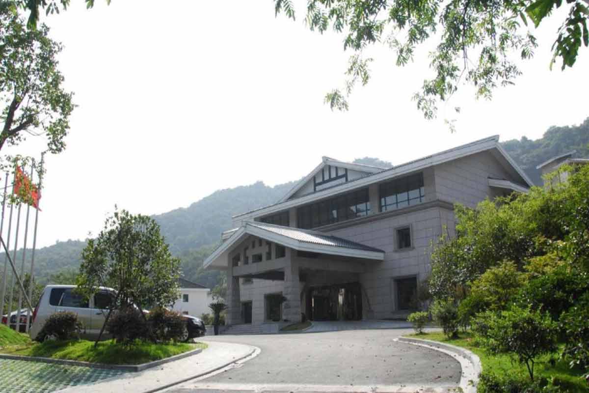 West-Lake-Hillview-IntL-Hotel1