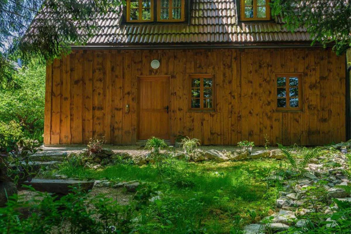 Yeti-Cabin-01