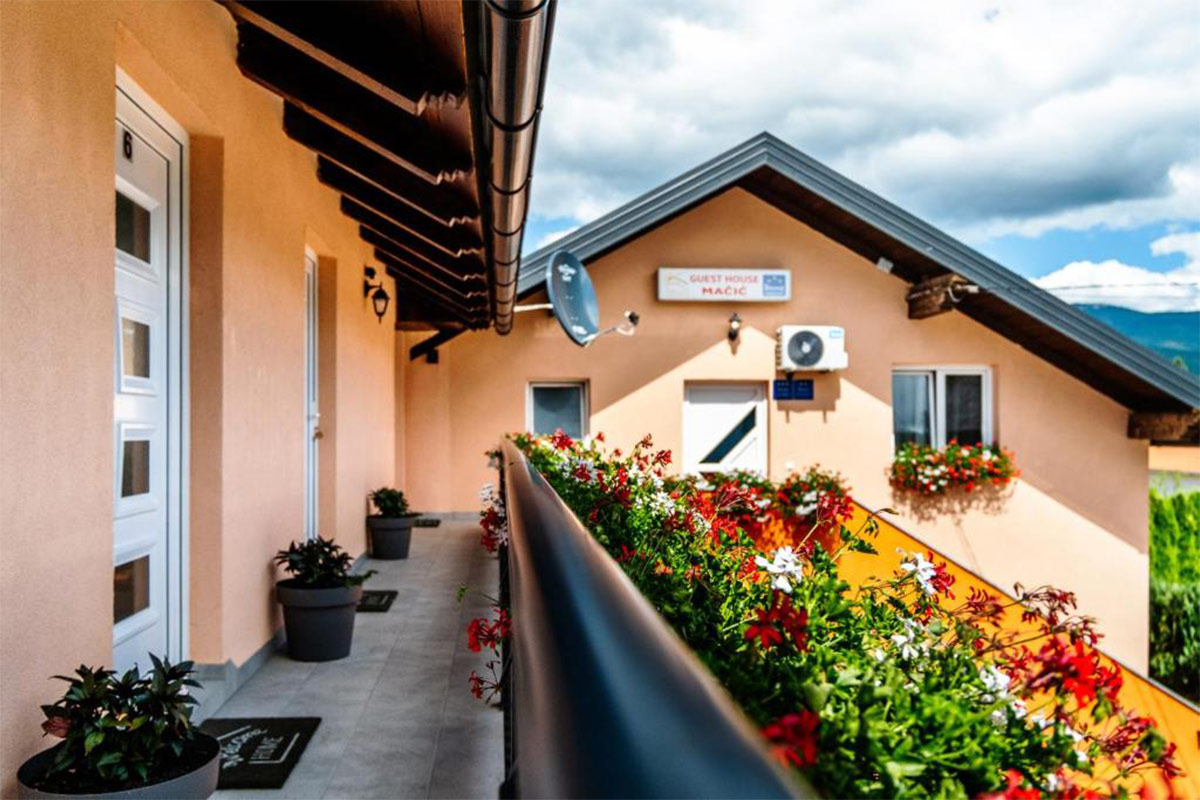 Guest-House-Macic-01