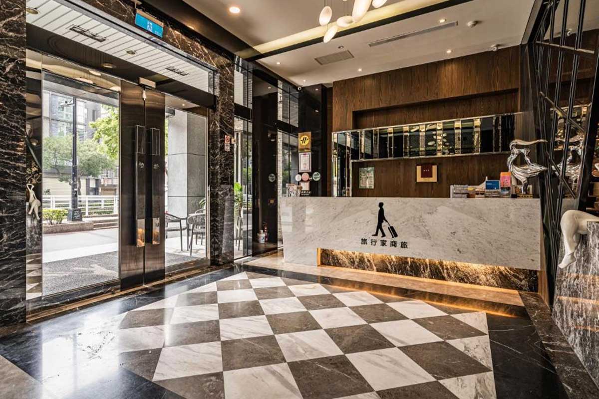 Global-Traveler-Hotel-02