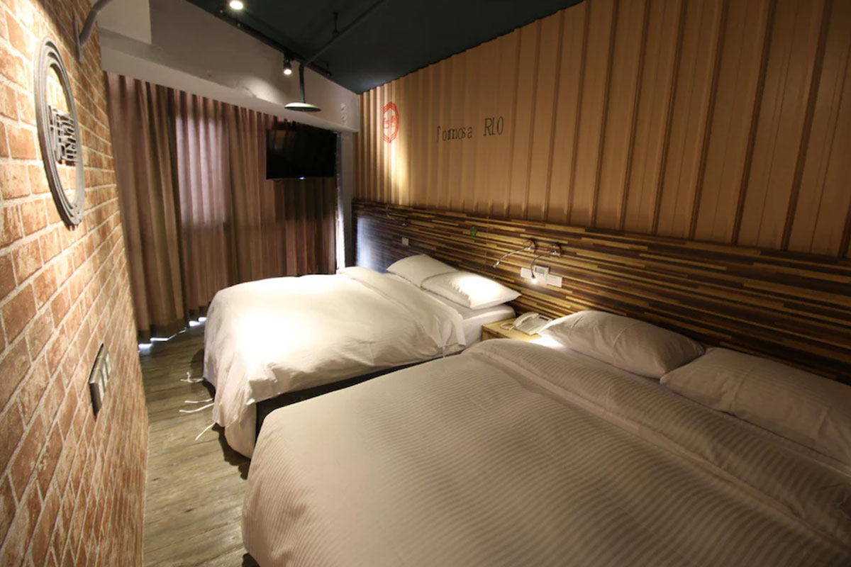 R10-Eco-Hotel-01