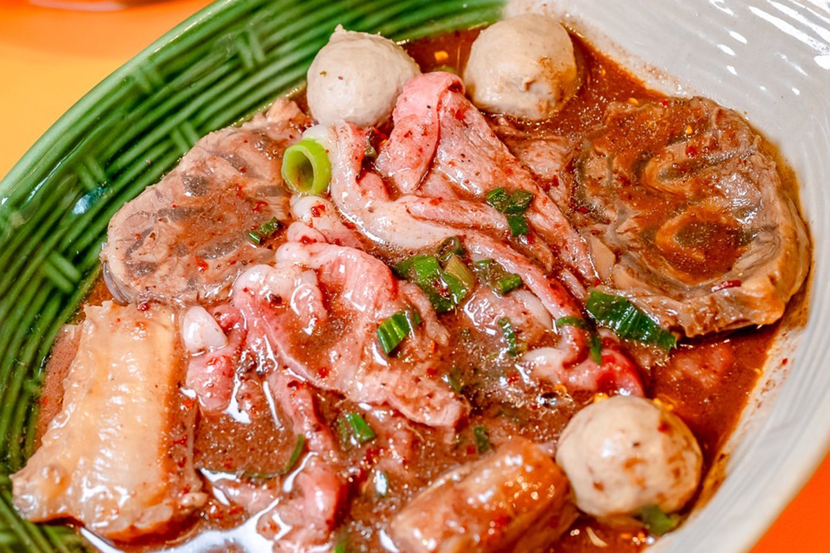 21ก๋วยเตี๋ยวเรือนีออน