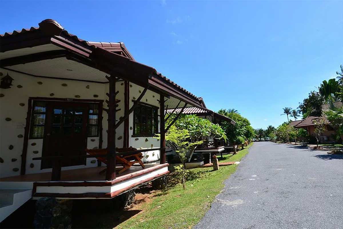 Alongkot-Beach-Resort-Khanom-1