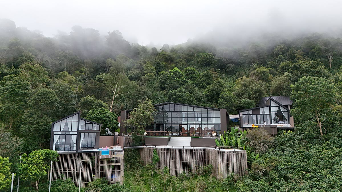20 ที่พักดอยช้าง เชียงราย ที่เที่ยวสวยสุดฮิต สัมผัสสายหมอกและลมหนาว อัปเดตใหม่ล่าสุดรับปี 2569