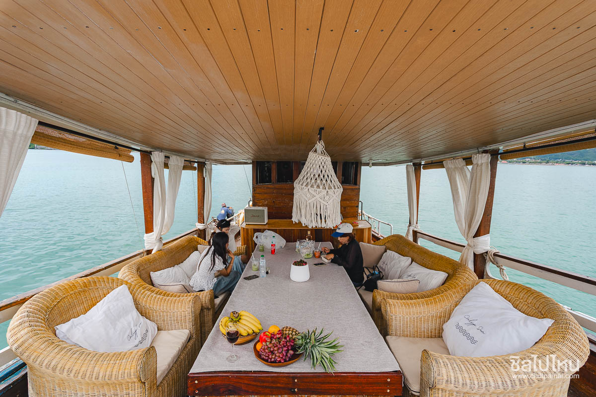 ทริปล่องเรือไม้ Calypsea สุดหรูเที่ยวเกาะยอ สัตหีบ ชลบุรี พร้อมเซ็ตอาหารทะเล เริ่มต้น 4,900 บาทสำหรับ 5 ท่าน