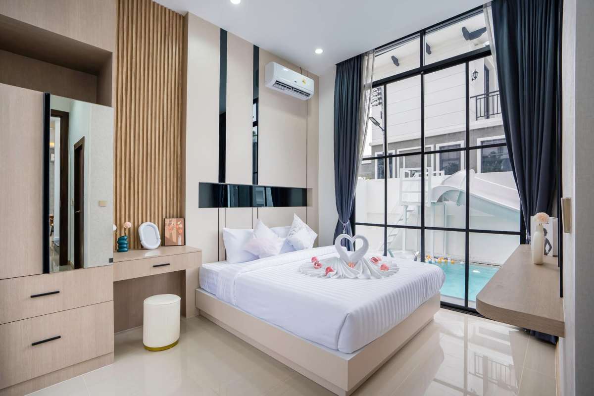 10 พูลวิลล่าพัทยา เที่ยวยกแก๊งค์พักได้ตั้งแต่ 10-30 คน อัปเดตใหม่ 2568