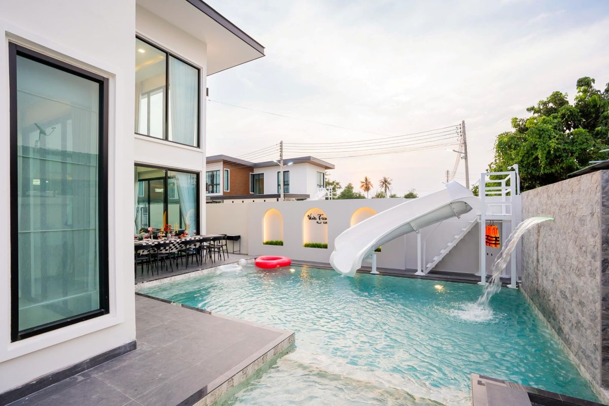 10 พูลวิลล่าพัทยา เที่ยวยกแก๊งค์พักได้ตั้งแต่ 10-30 คน อัปเดตใหม่ 2568