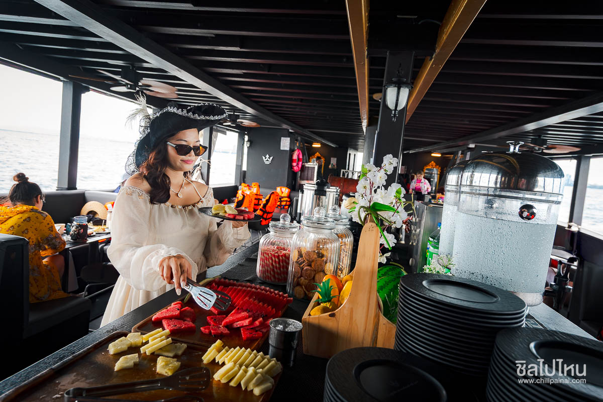 ล่องเรือโจรสลัด Lord Black Pearl เที่ยวเกาะล้าน เกาะสาก รวมกิจกรรมทางน้ำ และบุฟเฟ่ต์ซีฟู้ด