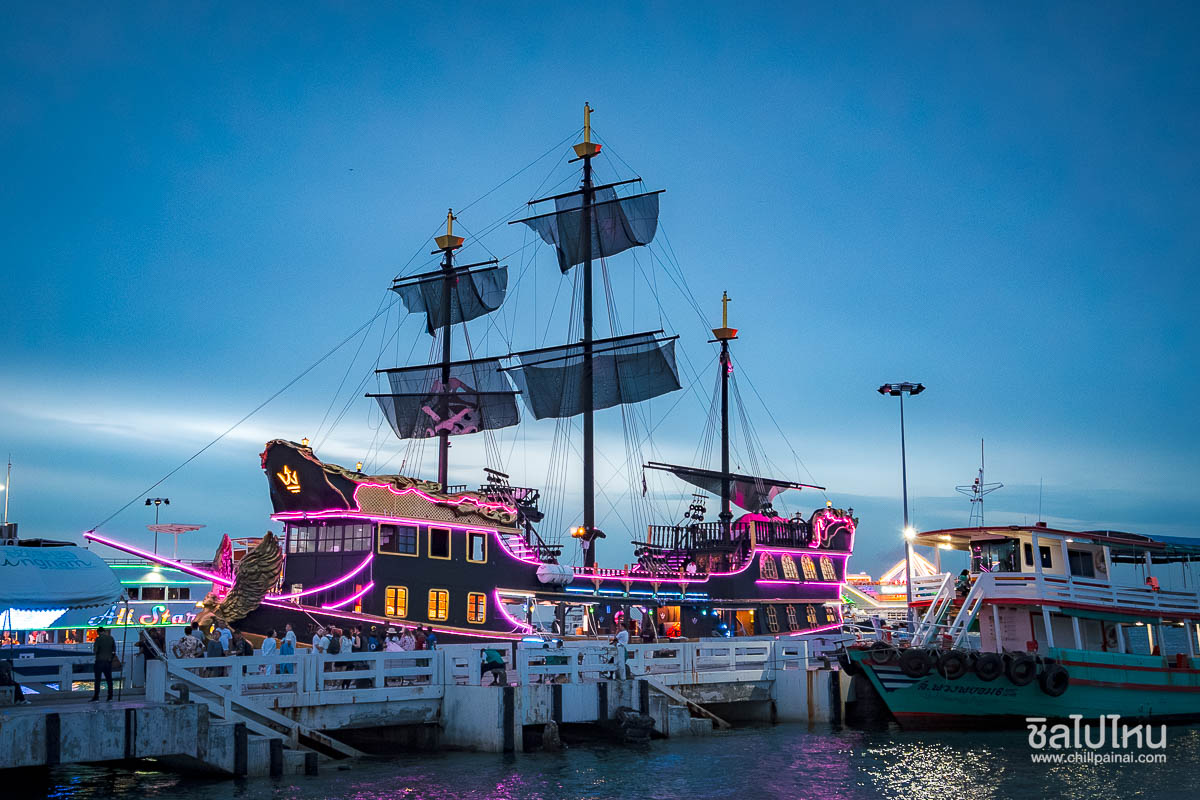 ล่องเรือโจรสลัด Lord Black Pearl เที่ยวเกาะล้าน เกาะสาก รวมกิจกรรมทางน้ำ และบุฟเฟ่ต์ซีฟู้ด