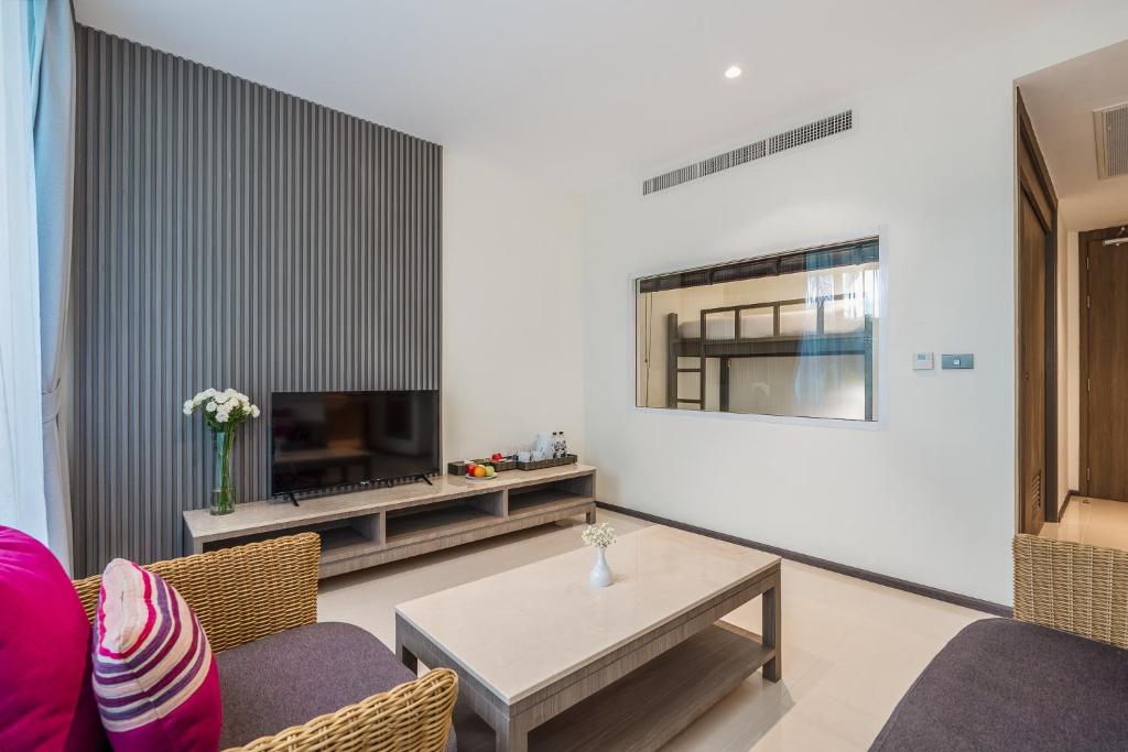 20 ที่พักภูเก็ตสำหรับครอบครัว มีห้องแฟมิลี่ สระว่ายน้ำ และคิดส์คลับ อัปเดตใหม่รับปี 2569