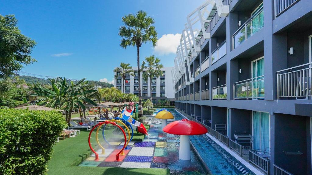 20 ที่พักภูเก็ตสำหรับครอบครัว มีห้องแฟมิลี่ สระว่ายน้ำ และคิดส์คลับ อัปเดตใหม่รับปี 2569