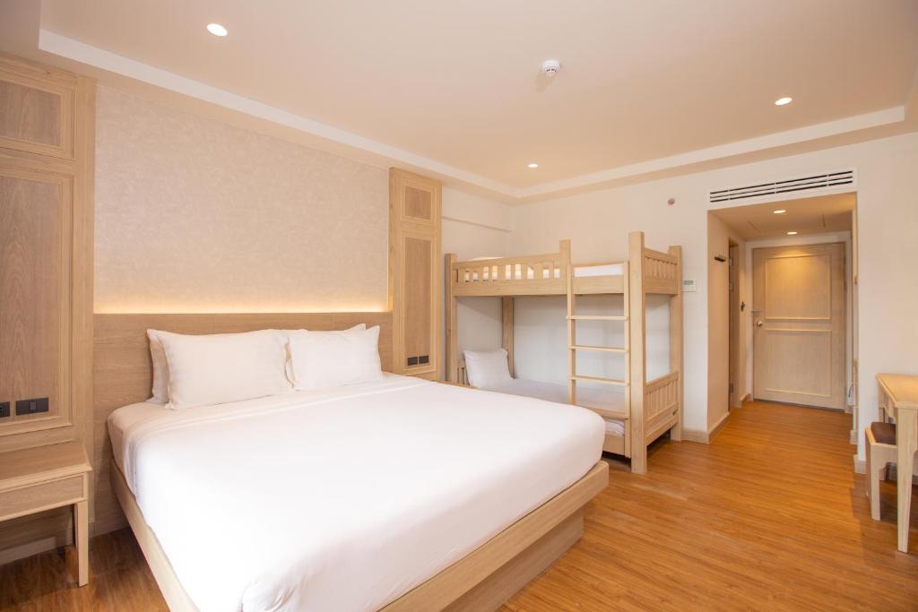 20 ที่พักภูเก็ตสำหรับครอบครัว มีห้องแฟมิลี่ สระว่ายน้ำ และคิดส์คลับ อัปเดตใหม่รับปี 2569