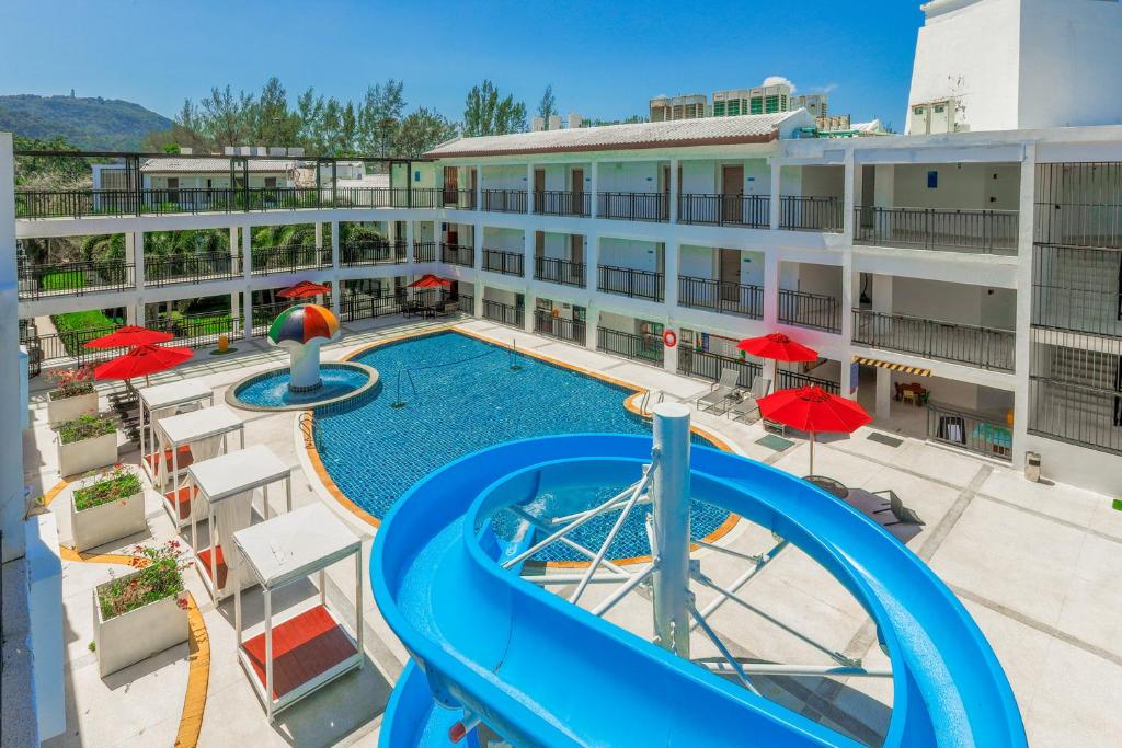 20 ที่พักภูเก็ตสำหรับครอบครัว มีห้องแฟมิลี่ สระว่ายน้ำ และคิดส์คลับ อัปเดตใหม่รับปี 2569