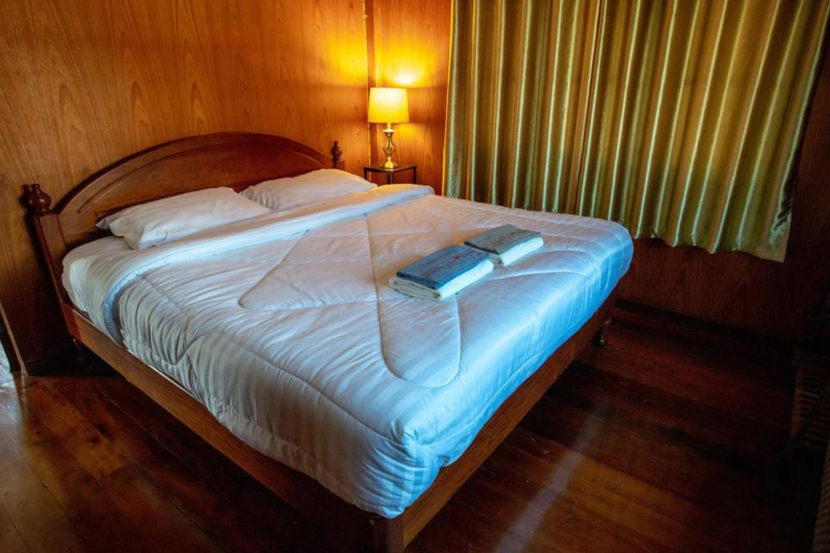 16_SeeSeaThaiwoodenhouseonbeachfront-1